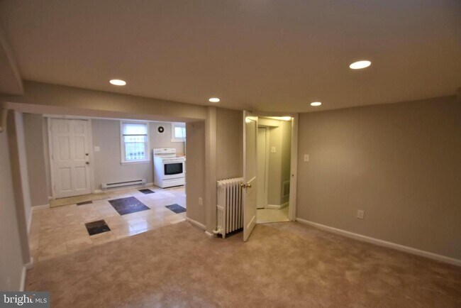 Foto del edificio - 909 Maplewood Ave