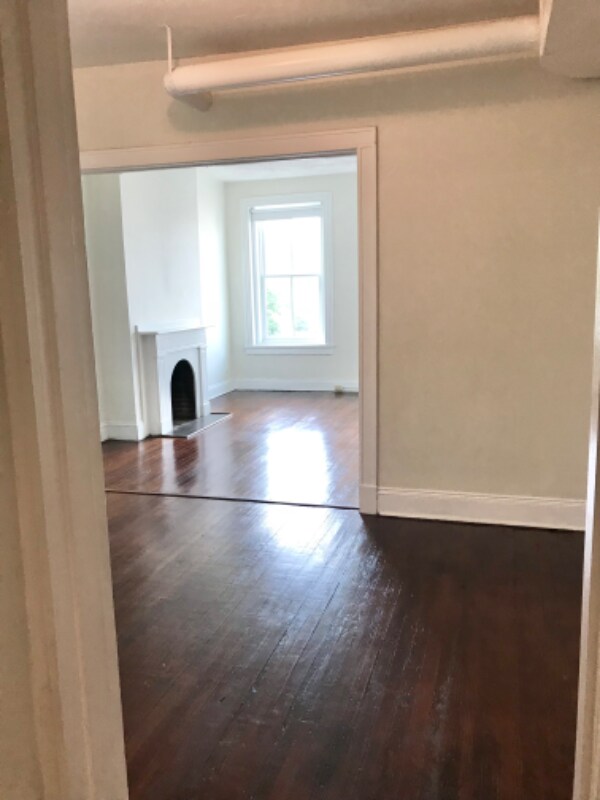 Building Photo - 218 W Madison St