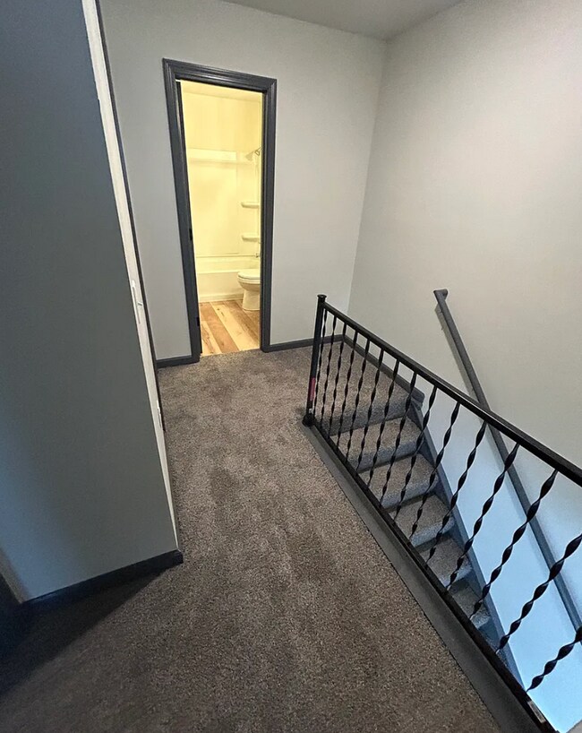 Foto del edificio - 5310 Divison Duplex