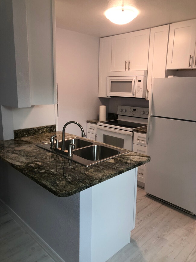 Building Photo - 2020 Lee Dr