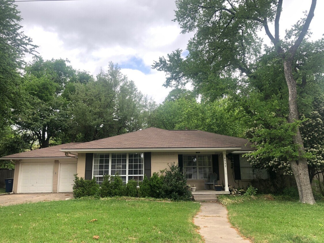 Foto principal - 6557 Danbury Ln