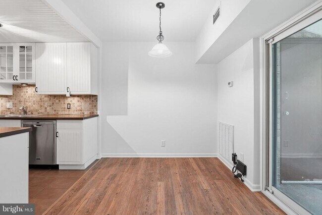 Foto del edificio - 11619 Stoneview Square