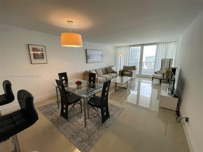 Building Photo - 1717 N Bayshore Dr