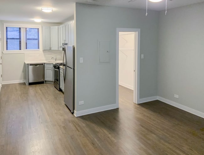 Building Photo - 613 W Melrose St