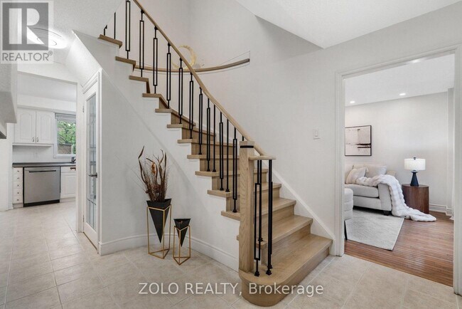 Building Photo - 272 Elman Crescent