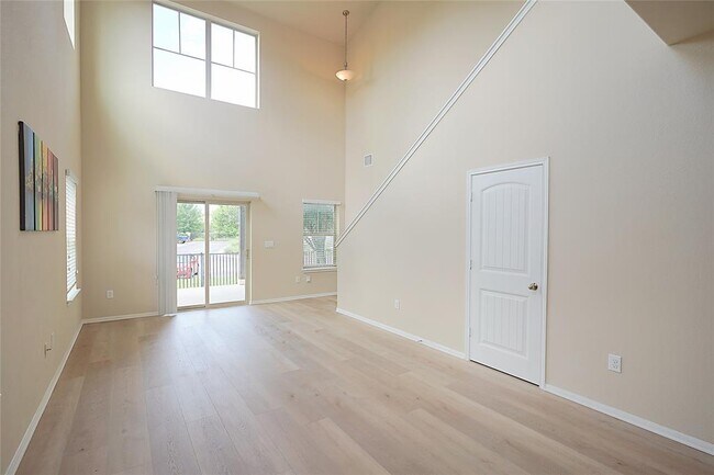 Foto del edificio - 516 E Slaughter Ln