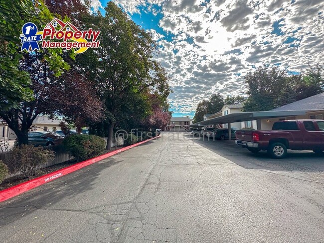 Foto del edificio - 1656 S Barlow Ln