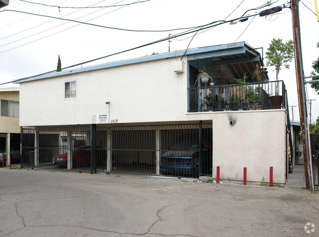 Foto del edificio - 1358 N Parkside Dr