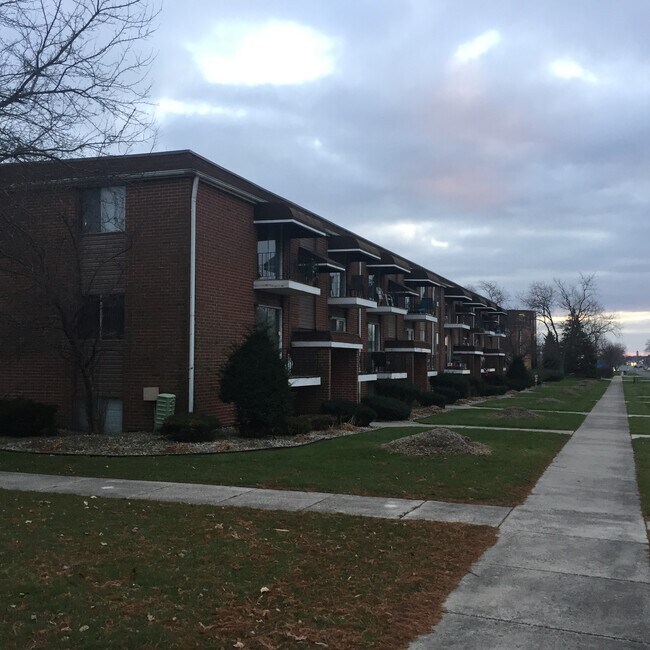 2100 N Main St, Crown Point, IN 46307 Apartments Crown Point, IN