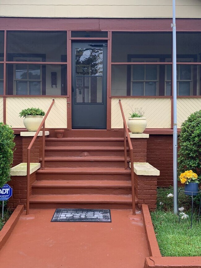 Building Photo - 3 Bedroom 1.5 Bath House in Wagener Terrac...