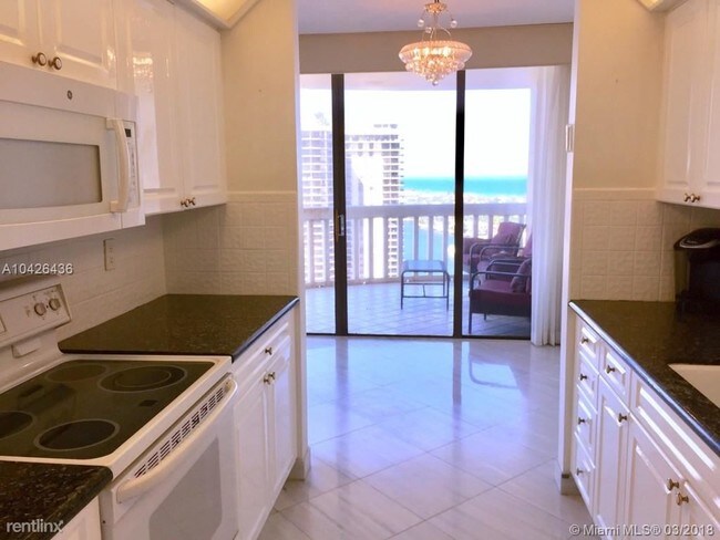 Foto del edificio - 19355 Turnberry Way