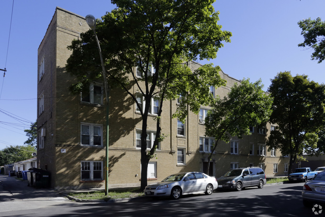 Building Photo - Belmont Cragin