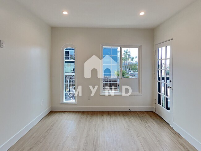 Building Photo - 3835 3rd Ave Apt 4