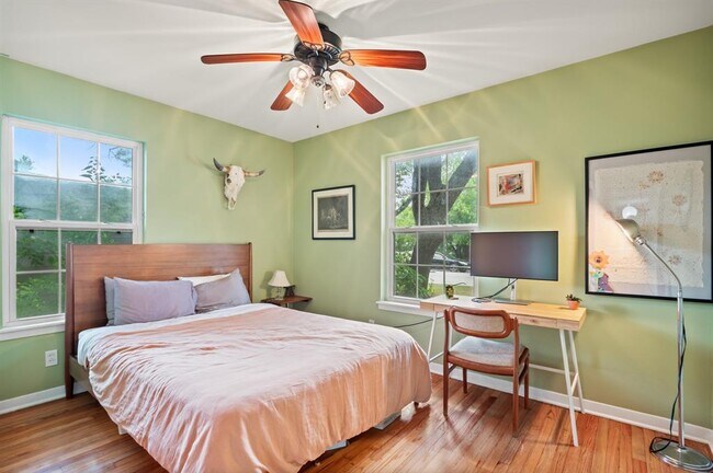 Foto del edificio - 8201 Lazy Ln