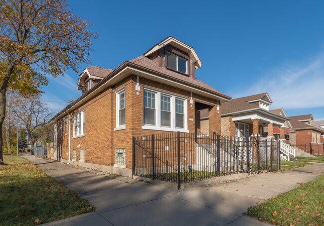 Building Photo - 8358 S Sangamon St