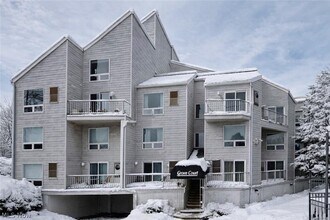 Building Photo - 1900 Grove Ct