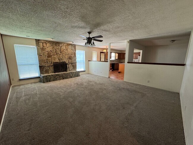 Building Photo - Northeast Heights three bedroom two bath s...
