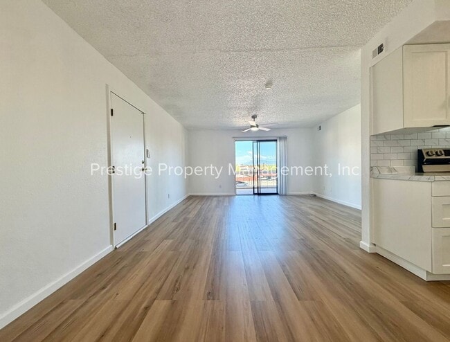 Building Photo - FULLY Remodeled and Cute NorthWest Condo With Everything You Need!!!
