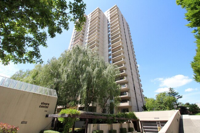 Building Photo - View View View! Exquisitely Updated 2 Bedroom Condo at The Renowned American Plaza