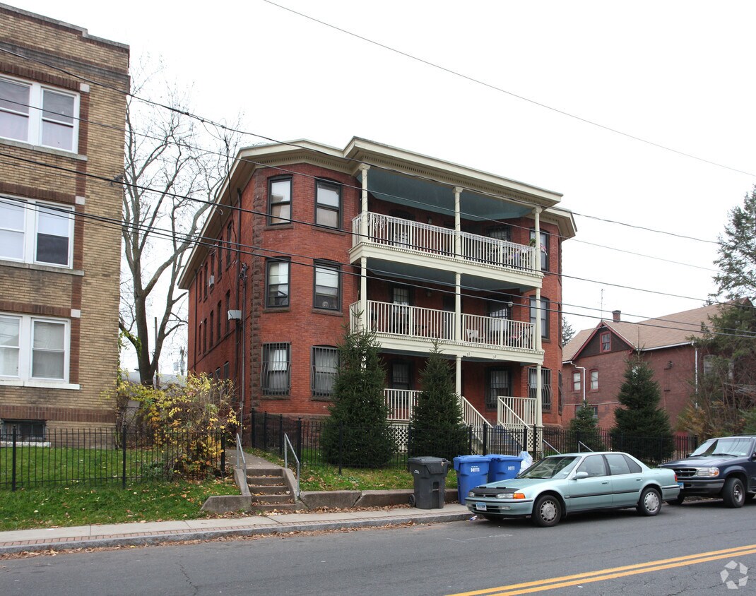Building Photo - 31-33 Capen St