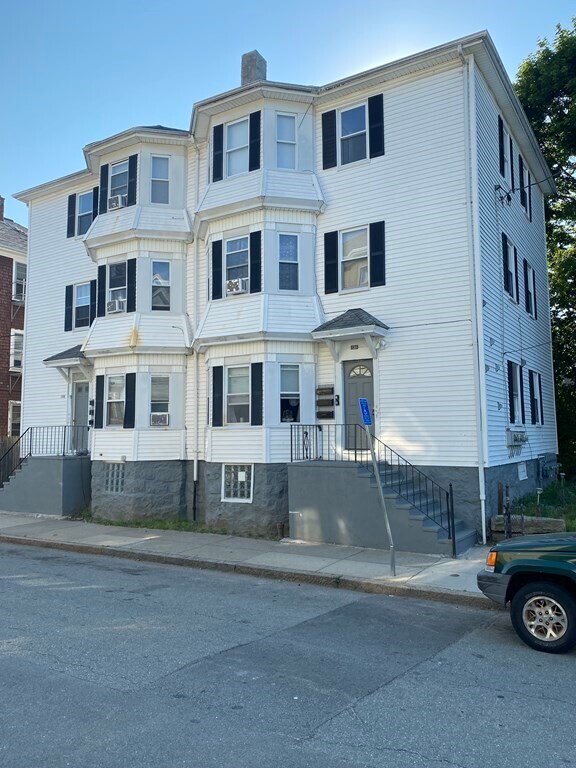 136 Baker St Unit 2S, Fall River, MA 02721 Room for Rent in Fall