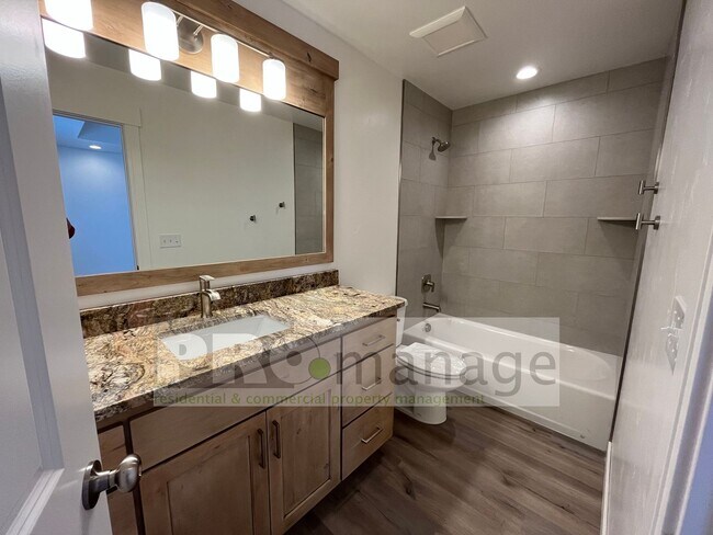 Foto del edificio - Brand New 3 Bed / 2 Bath Townhouse with 2-...