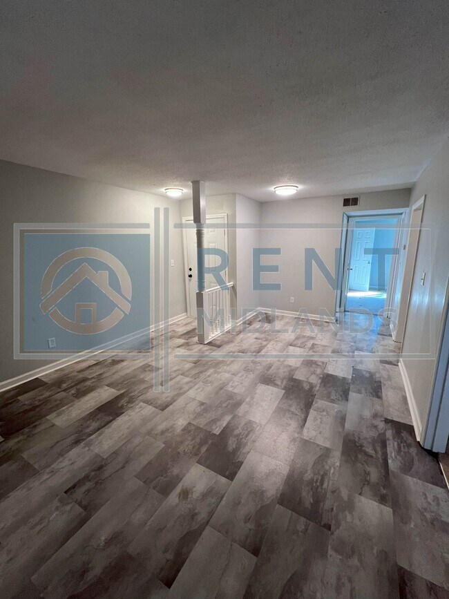 Foto del edificio - COMING SOON: Newly Renovated 2 Bedroom Apa...
