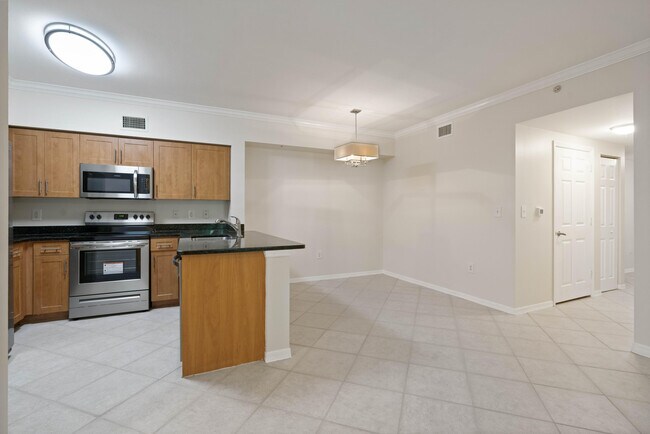 Building Photo - 6475 Emerald Dunes Dr