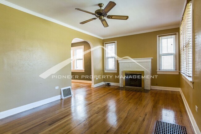Foto del edificio - Classic Brick Bungalow with Central AC and...