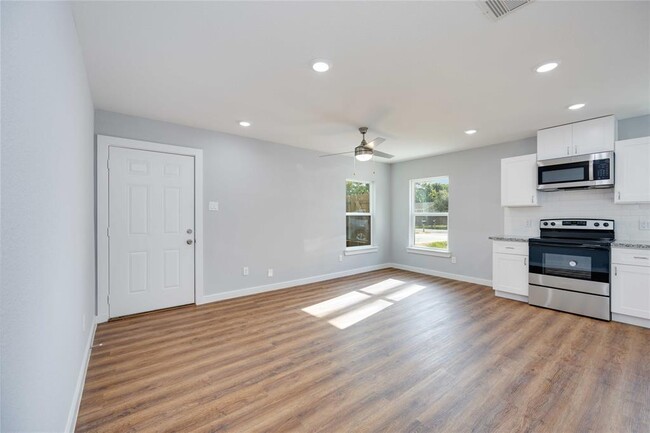 Building Photo - 8122 Laura Koppe Rd