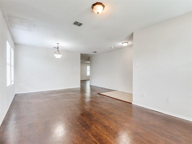 Building Photo - 2612 Peach Dr