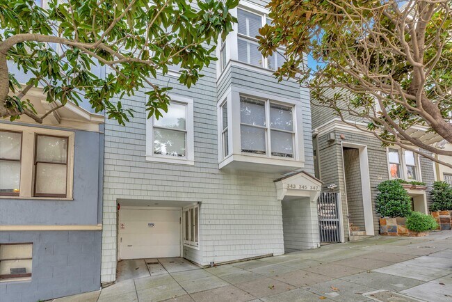 Building Photo - 345 Maple St