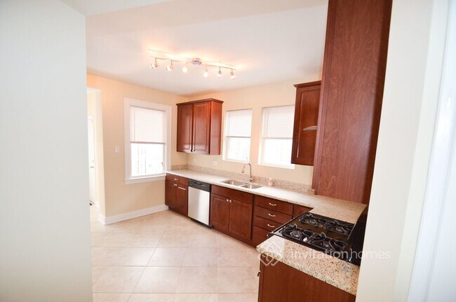 Building Photo - 3011 N Marmora Ave