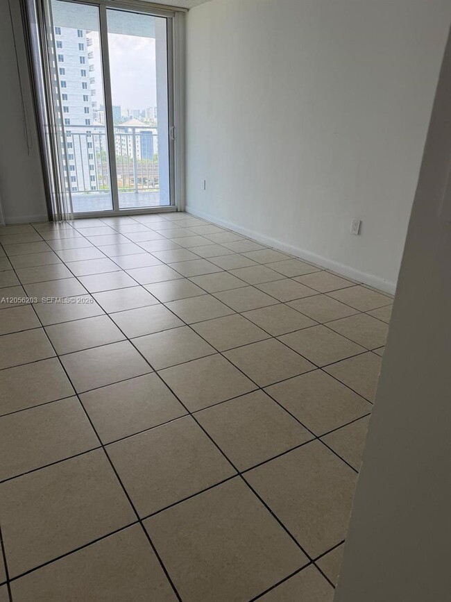 Building Photo - 800 N Miami Ave