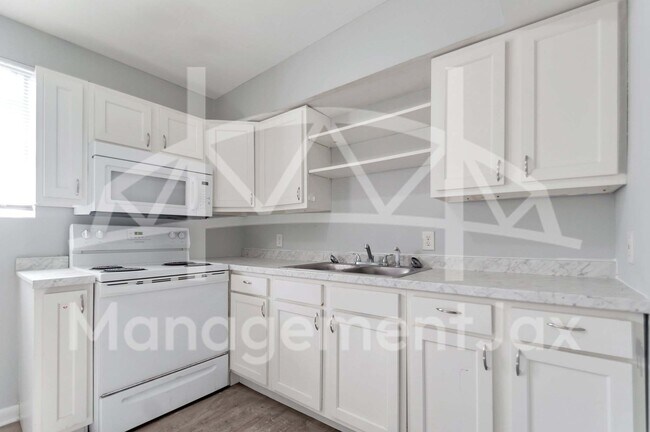 Building Photo - 1544 W 26th St