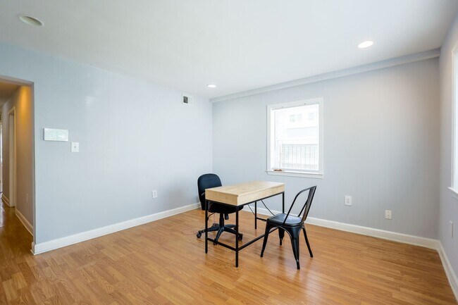 Photo - Charming 2 BR/1 BA Apartment in Deanwood –...
