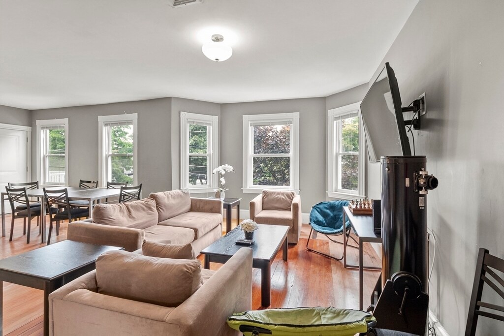Foto principal - 139 Adams St