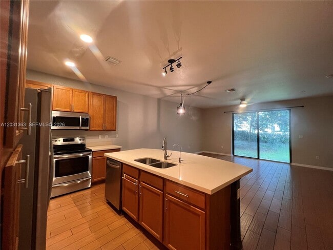 Building Photo - 4764 E Station Square