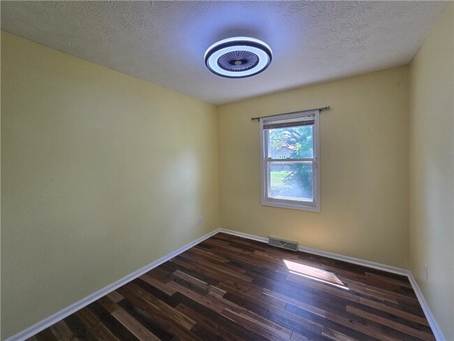 Building Photo - 9 Hepatica Ln