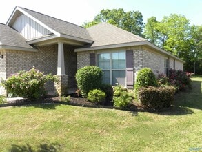 Building Photo - 202 Ashbrook Cir