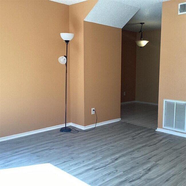 Building Photo - 3815 Dock View Ln