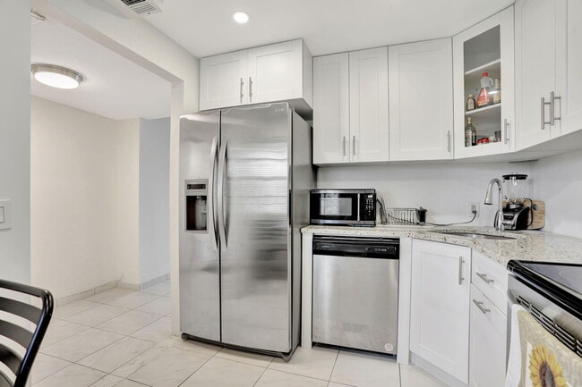 Foto del edificio - 2751 N Palm Aire Dr