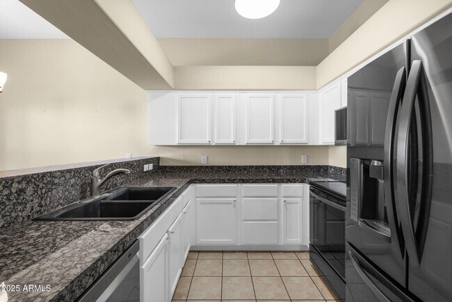 Foto del edificio - 16354 E Palisades Blvd