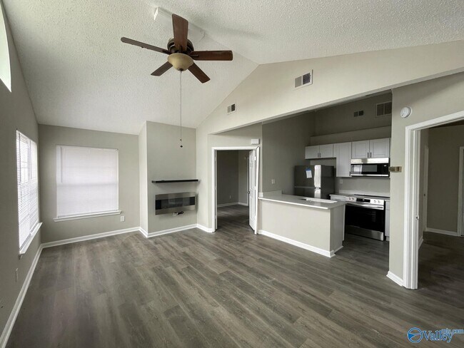 Foto del edificio - 188 Waters Edge Ln