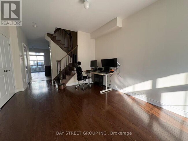 Building Photo - 9 Strawflower Mews