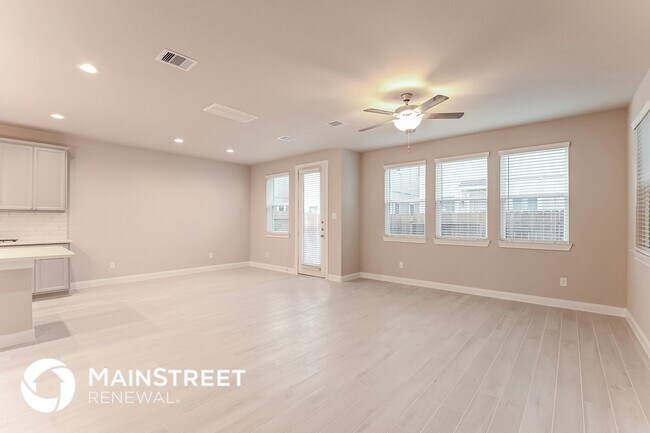 Foto del edificio - 9811 Falling Fern Ln