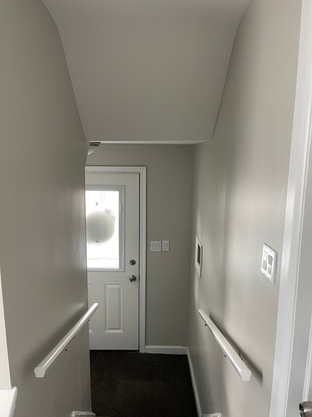 Primary Photo - 33 Montfort Dr