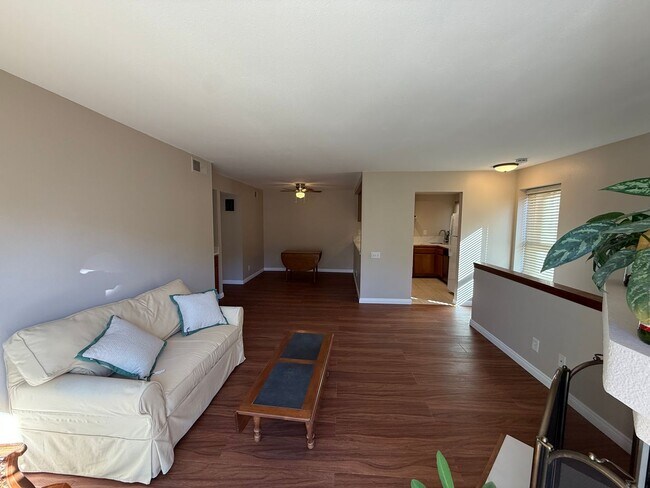 Building Photo - Charming 1-Bedroom Townhome with Attached 2-Car Garage in Tierrasanta