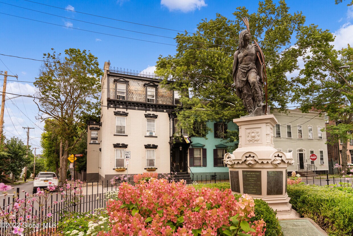 101 Front St Unit 2, Schenectady, NY 12305 Room for Rent in