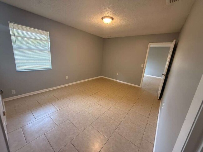 Foto del edificio - Remodeled & Upgraded Beautiful 2/1.5!! Apply for FREE This Holiday Season!